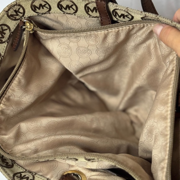 MICHAEL MICHAEL KORS Logo Leather-Trimmed Tote - Picture 13 of 16